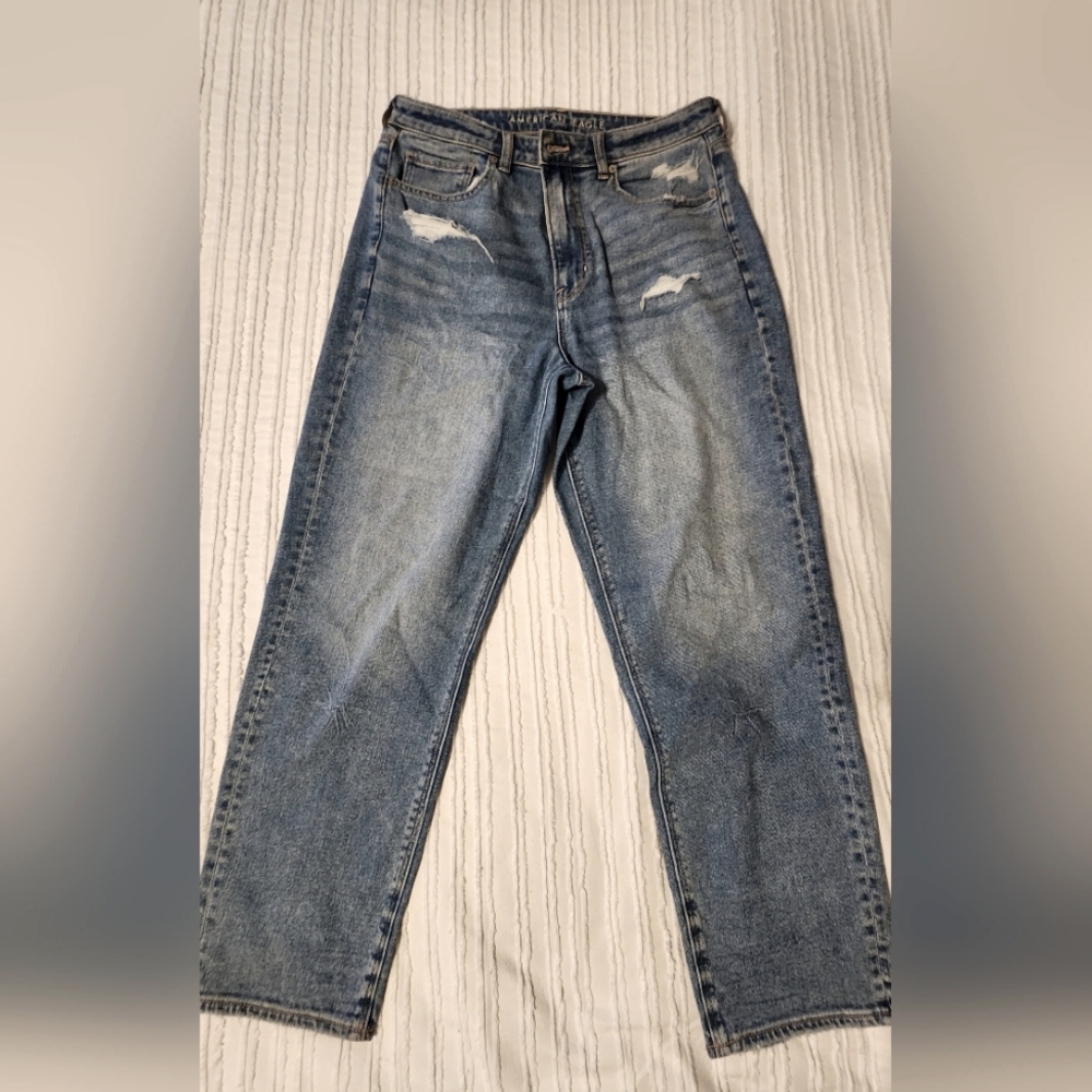 Never worn - Mom Straight Jeans